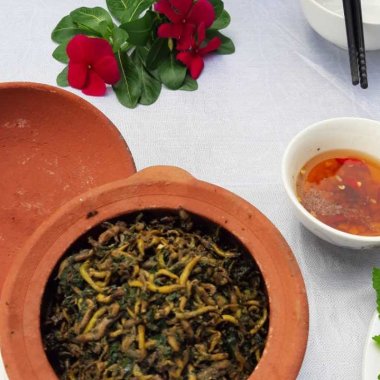 Rươi kho Xuân Sơn: Tinh hoa ẩm thực đất mỏ Đông Triều Rươi kho Xuân Sơn: Tinh hoa ẩm thực đất mỏ Đông Triều