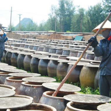 Nước mắm Cái Rồng: Tinh hoa đặc sản truyền thống Vân Đồn Nước mắm Cái Rồng: Tinh hoa đặc sản truyền thống Vân Đồn