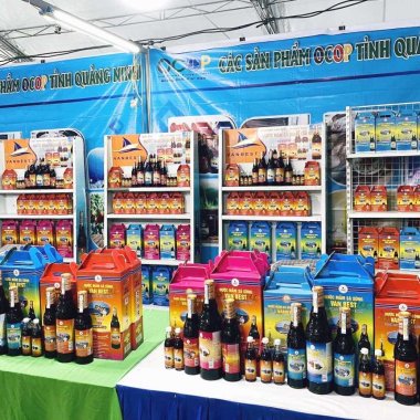 Nước mắm sá sùng Vân Đồn: Đặc sản tinh túy từ biển Quảng Ninh Nước mắm sá sùng Vân Đồn: Đặc sản tinh túy từ biển Quảng Ninh